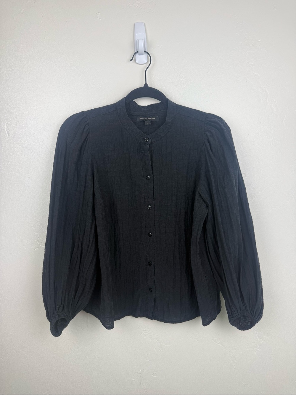 Banana Republic Black Seersucker Balloon Sleeve Button Blouse Small